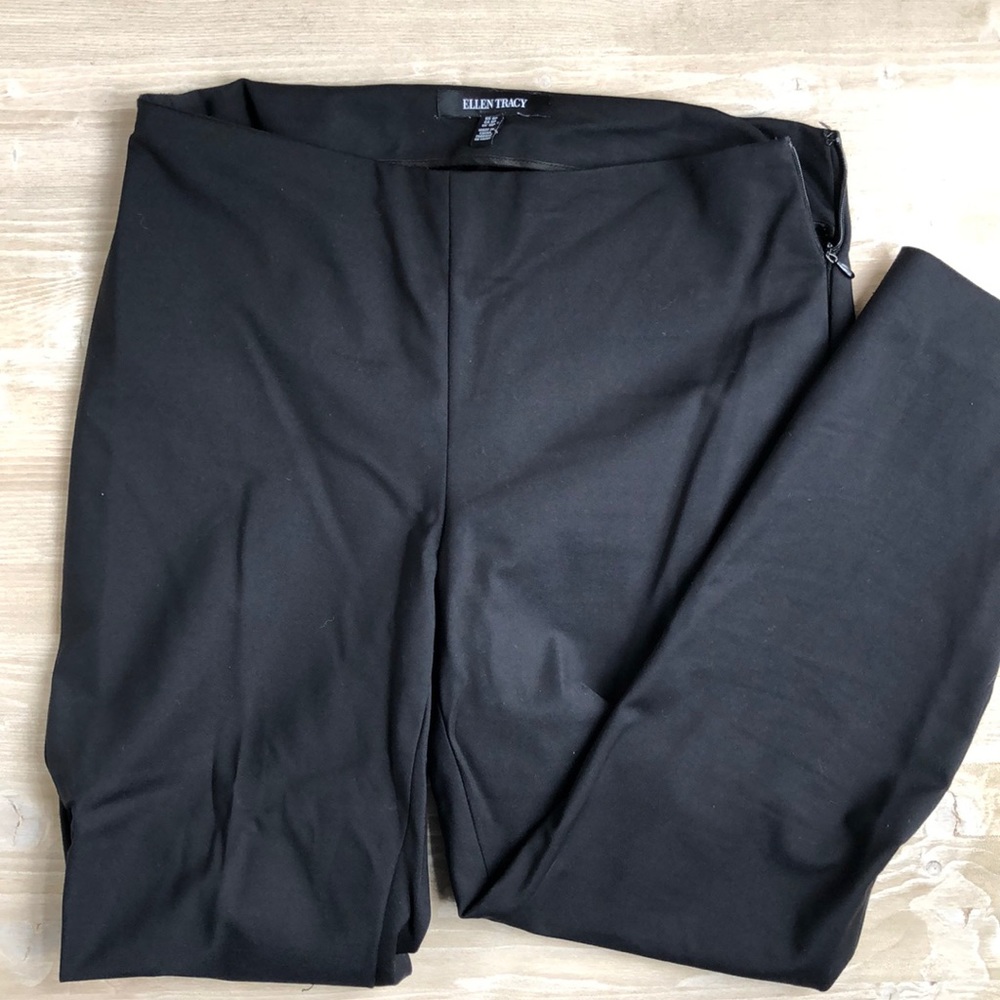 Black dress pants, cropped